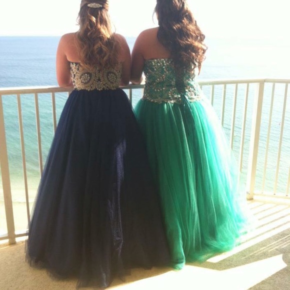 Prom dress - Picture 2 of 5